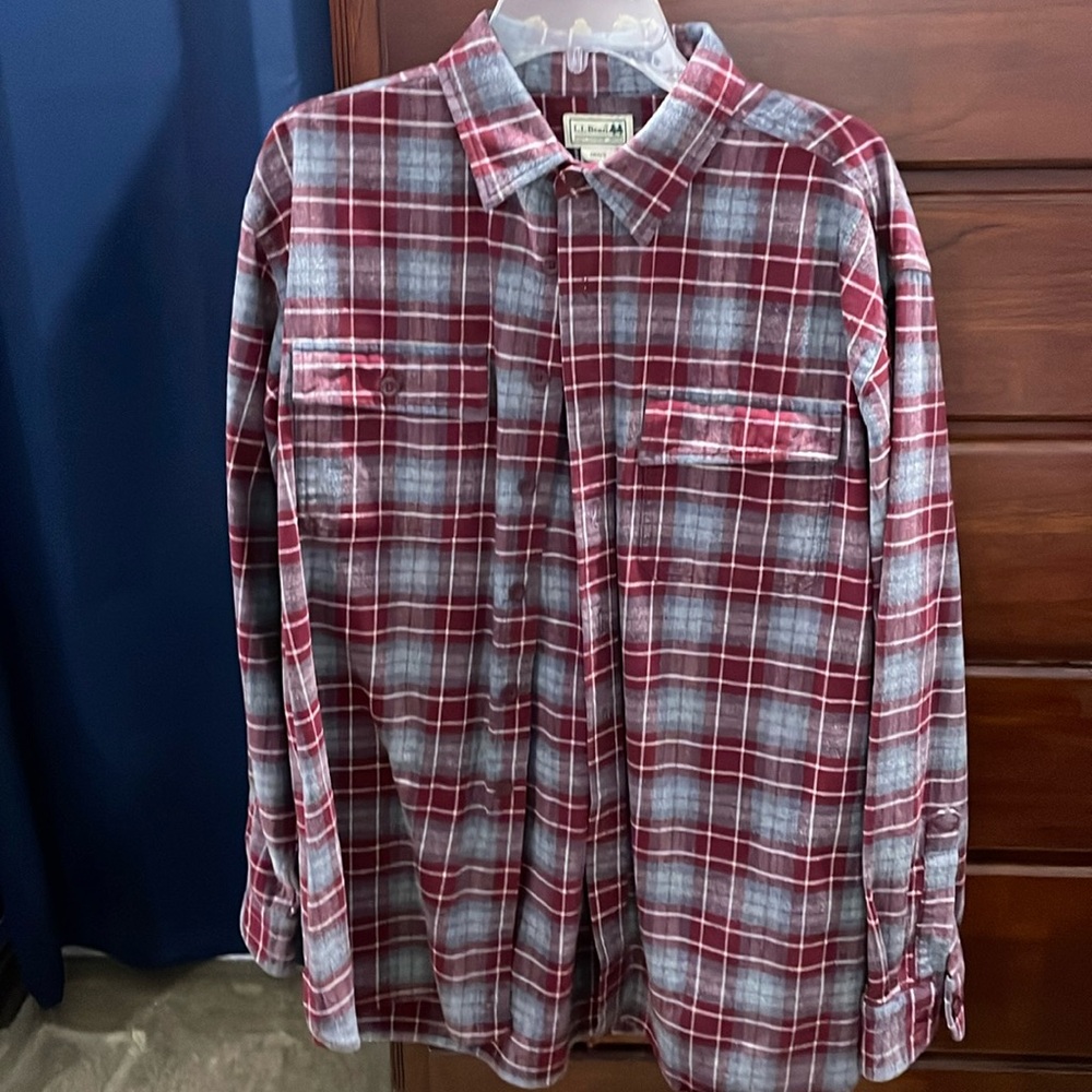 LL Bean men’s L traditional fit Chamois cloth shirt.  Like new  $36